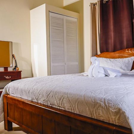 Ivs Bed And Breakfast คิงส์ตัน ภายนอก รูปภาพ