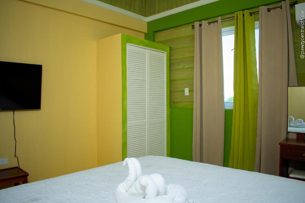 Ivs Bed And Breakfast คิงส์ตัน ภายนอก รูปภาพ